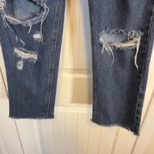 Old Navy High Rise Slouchy Straight Distressed Crop Jeans Blue Button Fly Size 4 thumbnail 5