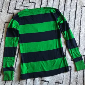 Abercrombie and Fitch women’s top thumbnail 5