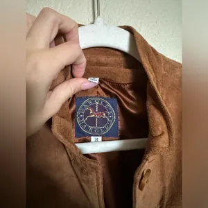 American Vintage Vintage Harolds Suede Leather Vest Size Small‎ in Caramel Brown thumbnail 4