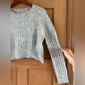 Cotton On Grey Knit Crewneck Pullover Long Sleeve Sweater Women’s size Small​​ thumbnail 3