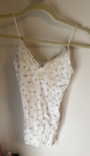 Hollister Tank thumbnail 1