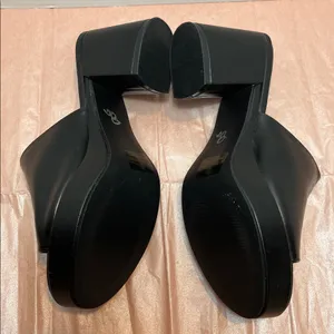 Lulu's Elegant Black Mules thumbnail 7