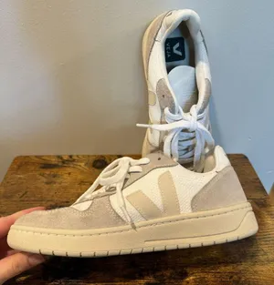 Veja V-10 Sneakers in White Natural Pierre thumbnail 5