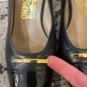 Salvatore Ferragamo EVUC Black Pantent Pumps Gold Emblem 8.5 *Read description thumbnail 8