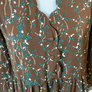 Brown floral long sleeve babydoll dress size medium large France CS thumbnail 2