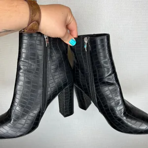 PrettyLittleThing Black Croc Embossed‎ Block Heel Ankle Boots Size 7 Pointed Toe thumbnail 6