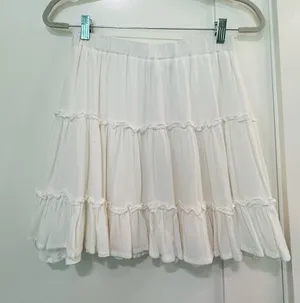 Princess Polly Tiered White Mini Skirt — Size US 6 thumbnail 1