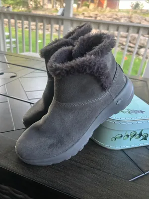 Skechers air cooled on the go goga faux fur lined booties size 6.5 M ladies thumbnail 2