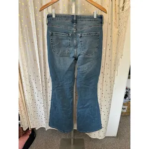 NWT Hollister Women's Curvy High Rise Flare Medium Wash Stretch Denim Jeans 29 thumbnail 4