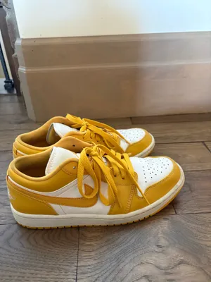 Yellow Nike shoes thumbnail 4
