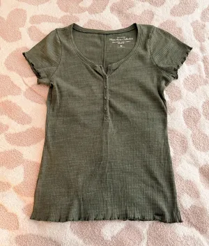 Hollister green button top thumbnail 1