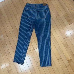 American Eagle Blue Pinstripe High Rise Straight Leg Mom Jeans Women’s Size 4 thumbnail 8