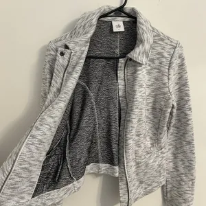 Cabi Neo Moto Sweater Jacket Light Heathered Gray Zip Up Style 5102 Size‎ XS thumbnail 2