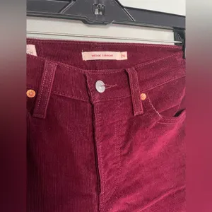 Women’s Levi Maroon Corduroy Wedgie Straight Button Fly Pants Sz 26x26 thumbnail 2