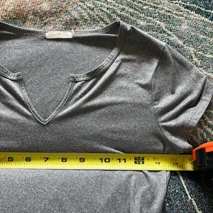 Heart Hips Gray Crop Cut Out T-Shirt V Neck Y2K SZ S Short Sleeve Top Fitted thumbnail 11