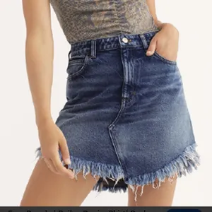 Free People Bailey Raw Hem Fringe Denim Jean Asymmetrical Mini Skirt Size 27 thumbnail 2