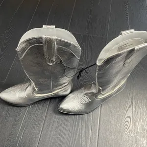 ARIZONA Silver Cowgirl Boots NWT 6.5‎ Pointed thumbnail 5