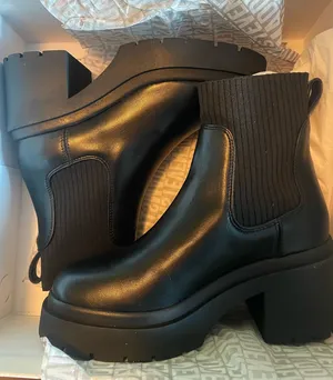 Steve Madden Boots thumbnail 1