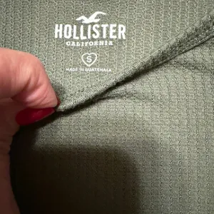 Hollister Olive Green Waffle Knit Crop Top Size Small Long Sleeve thumbnail 4