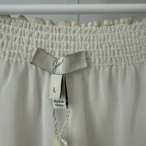 Joie Silk Boho Flowy Beachy Relaxed Peasant Smocked V-Neck Blouse L Ivory thumbnail 4