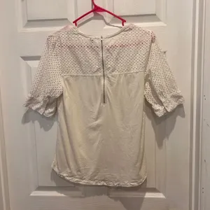 J.Crew Eyelet Sleeve Top Shirt Womens Medium Ivory Cotton Blend Blouse‎ thumbnail 4