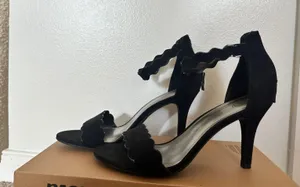 Heels Black Size 8.5 thumbnail 1
