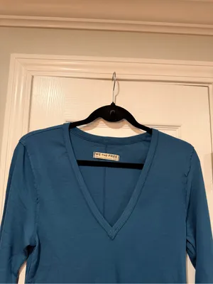 NWOT We The Free Size L Free People Ribbed V-Neck Long Sleeve Fitted Top Raw Hem thumbnail 2