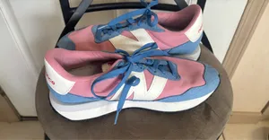 Size 8 New Balance Blue/Hazy Rose/White 237 V1 Sneaker. In EUC! thumbnail 4