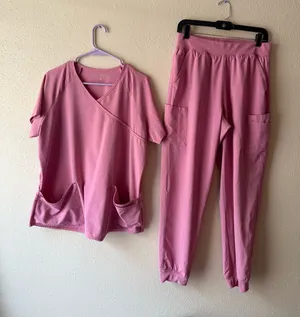 Easy stretch pink scrub set Size M/L thumbnail 1