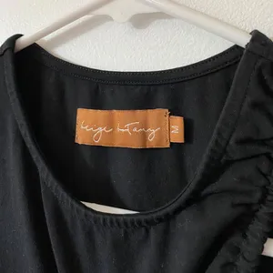 black cut out crop top tank Size M thumbnail 5
