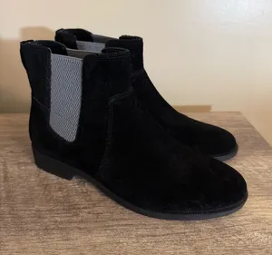 Vionic Alana Black Suede Booties Chelsea Boots Water Repellent Sz 8 Arch Support thumbnail 1