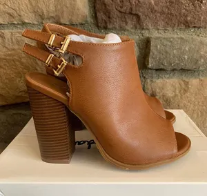 NEW IN BOX Camel Strappy Peep Toe Mules Size 7 thumbnail 1