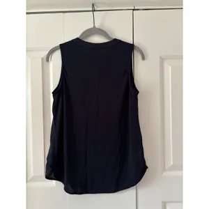 Ann Taylor Sleeveless Navy Eyelet Blouse XS thumbnail 9