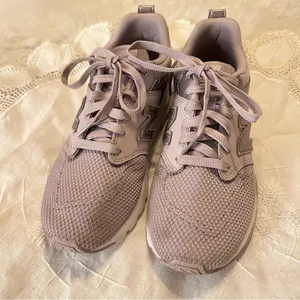 New Balance 009 Sneakers Women’s Size 7 Lace Up Blush Rose thumbnail 4