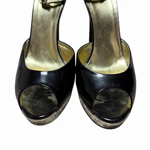 Gucci Black Patent Leather Gold‎ Platform Peep Toe Heels 9.5B Made in Italy thumbnail 4