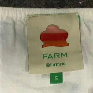 FARM RIO flower embroidered‎ White Crop Top Small thumbnail 9