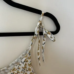 NWT Abercrombie & Fitch Cream & Yellow Floral Tie-Strap V-Neck Tank Flowy‎ XS thumbnail 5