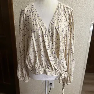 American Eagle Wrap Top Womens XL Cream Purple Floral Long Sleeve Viscose Blouse thumbnail 8