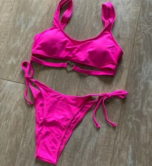 Hot pink cut out heart bikini set M NEW thumbnail 2