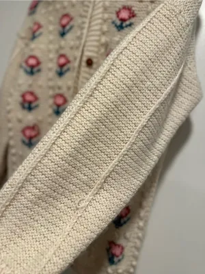 VTG Cream Peruvian alpaca knit bobble popcorn floral AOP Cottagecore cardigan. thumbnail 8