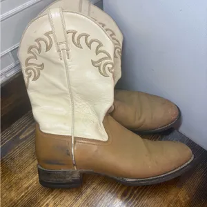 Ariat Tan And Cream Cowboy Boots Size 7.5‎ B thumbnail 1