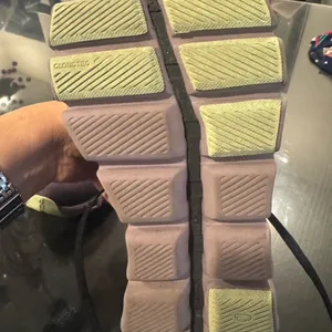 On cloud sneaker thumbnail 3