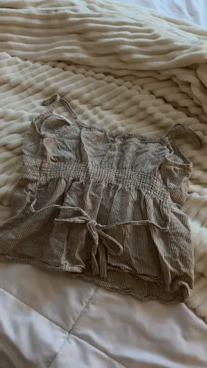 brandy melville babydoll top thumbnail 3