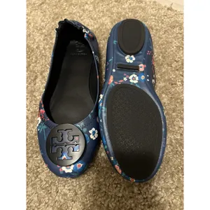 Tory Burch Minnie Travel Ballet Flats Navy Blue Floral Leather Logo Shoes 7 thumbnail 2