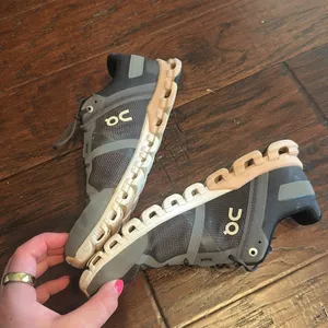 On Cloud Running Cloudflow Sneakers Size 9 Pink thumbnail 8