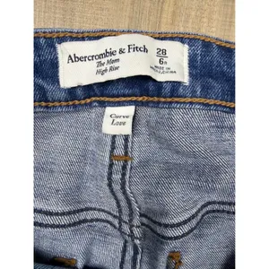 Abercrombie & Fitch Curve Love High Rise Mom Jeans Blue Distressed Women 6R 28‎ thumbnail 2