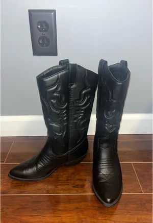 black cowgirl boots Size 5.5 thumbnail 2