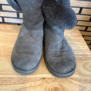 Ugg‎ Bailey Button Gray Boots Size 9-9.5? thumbnail 3