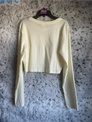 5. Victoria's Secret PINK ribbed long-sleeve crop top thumbnail 2