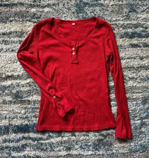 Red Long Sleeve Size M thumbnail 2